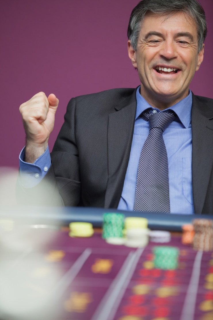 Studio blackjack dealer langsung Spadegaming dengan dealer profesional dan antarmuka permainan HD